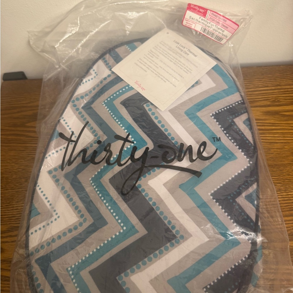 Thirty-One Family Fun Thermal – Dotty Chevron Cooler Bag NWT